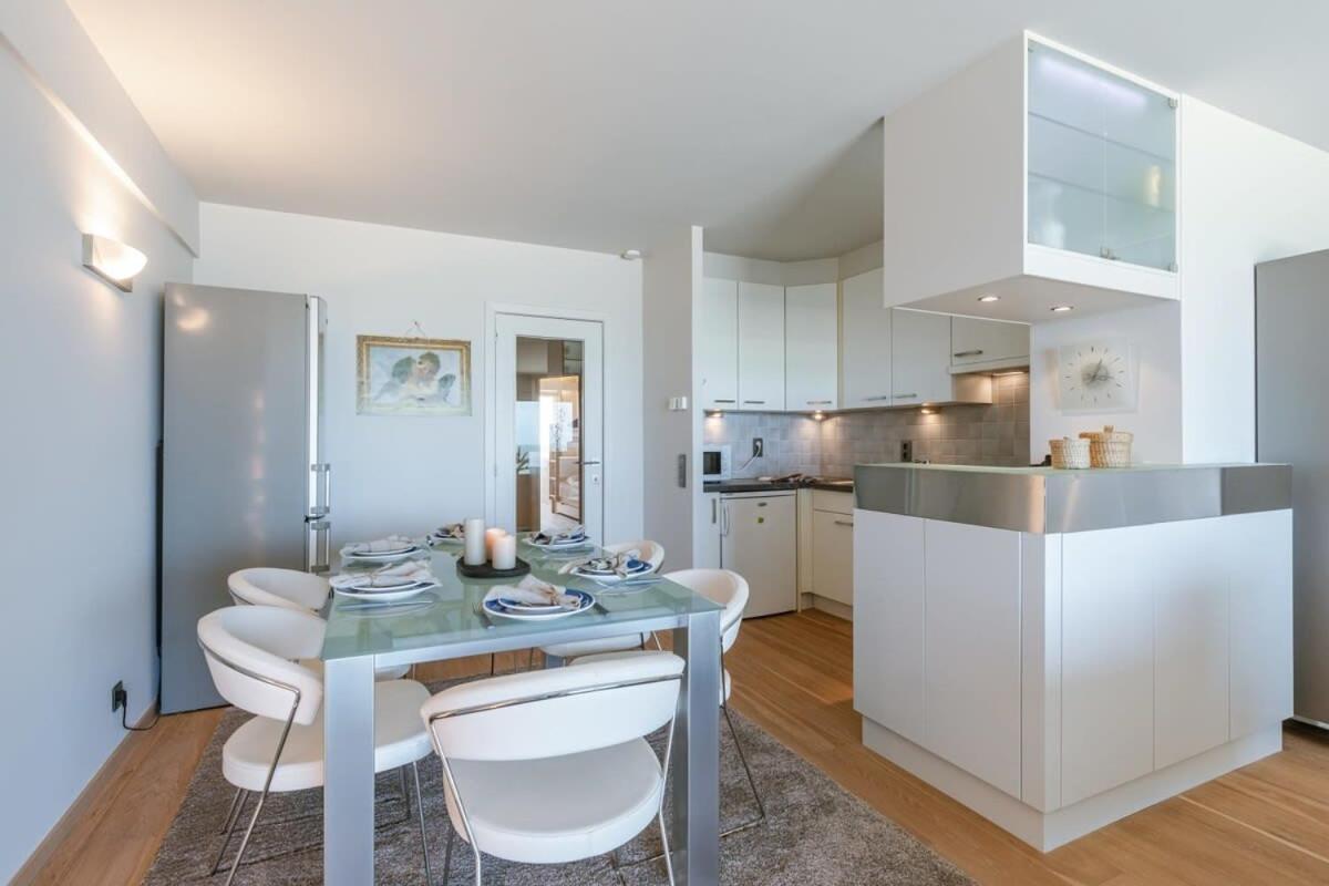 Huswell - Apartment With Stunning Sea View In Middelkerke Bagian luar foto